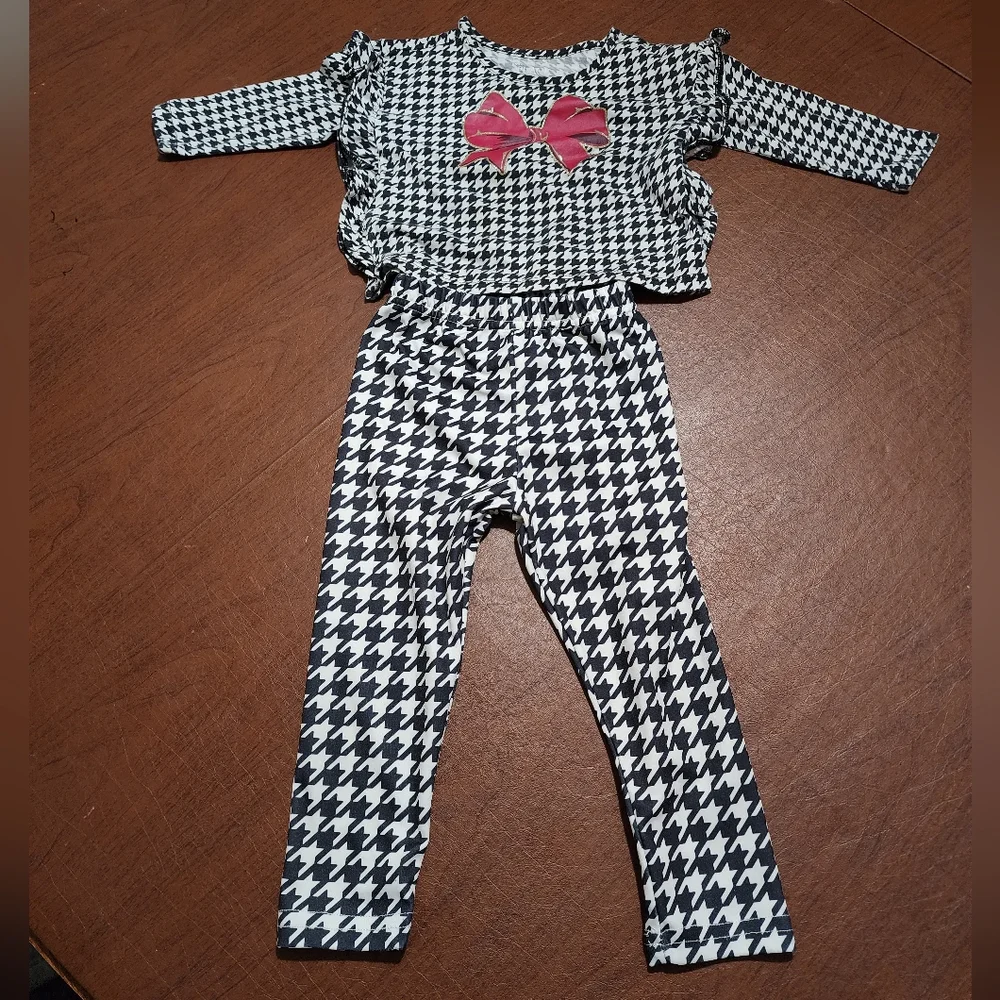 The Children's Place Houndstooth Outfit with Pink Bow